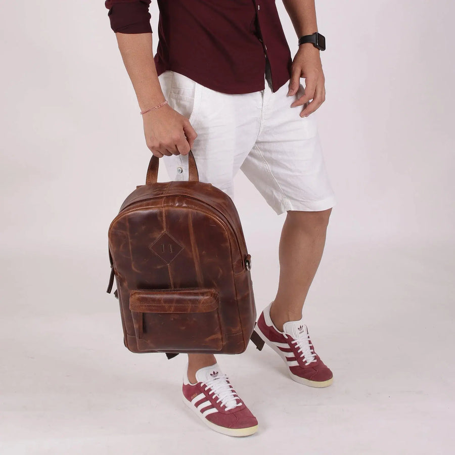 Men-With-Leather-Backpack-2